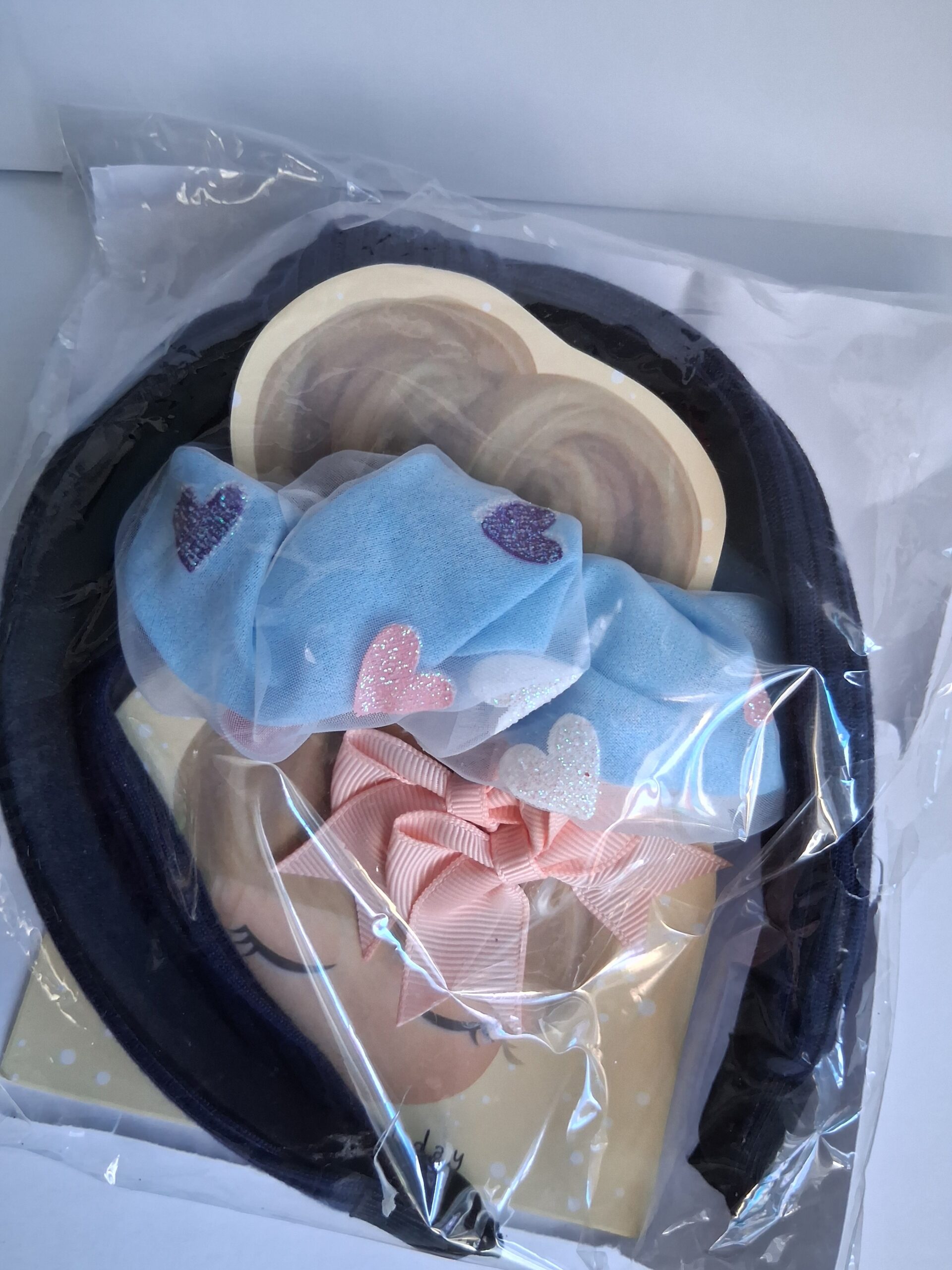 packet of hair accessories - Image 8