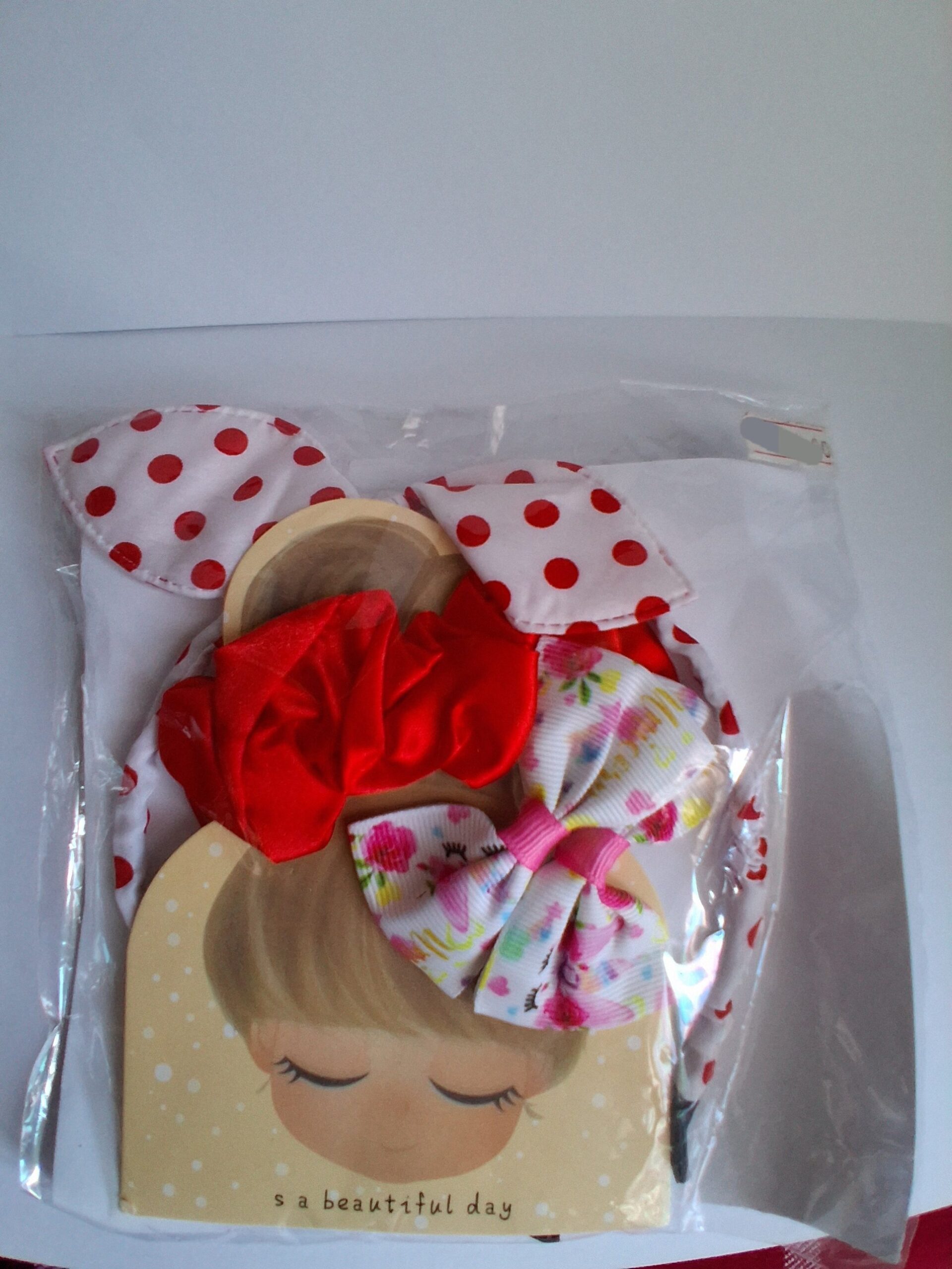 Packet of hair Accessories - Image 3