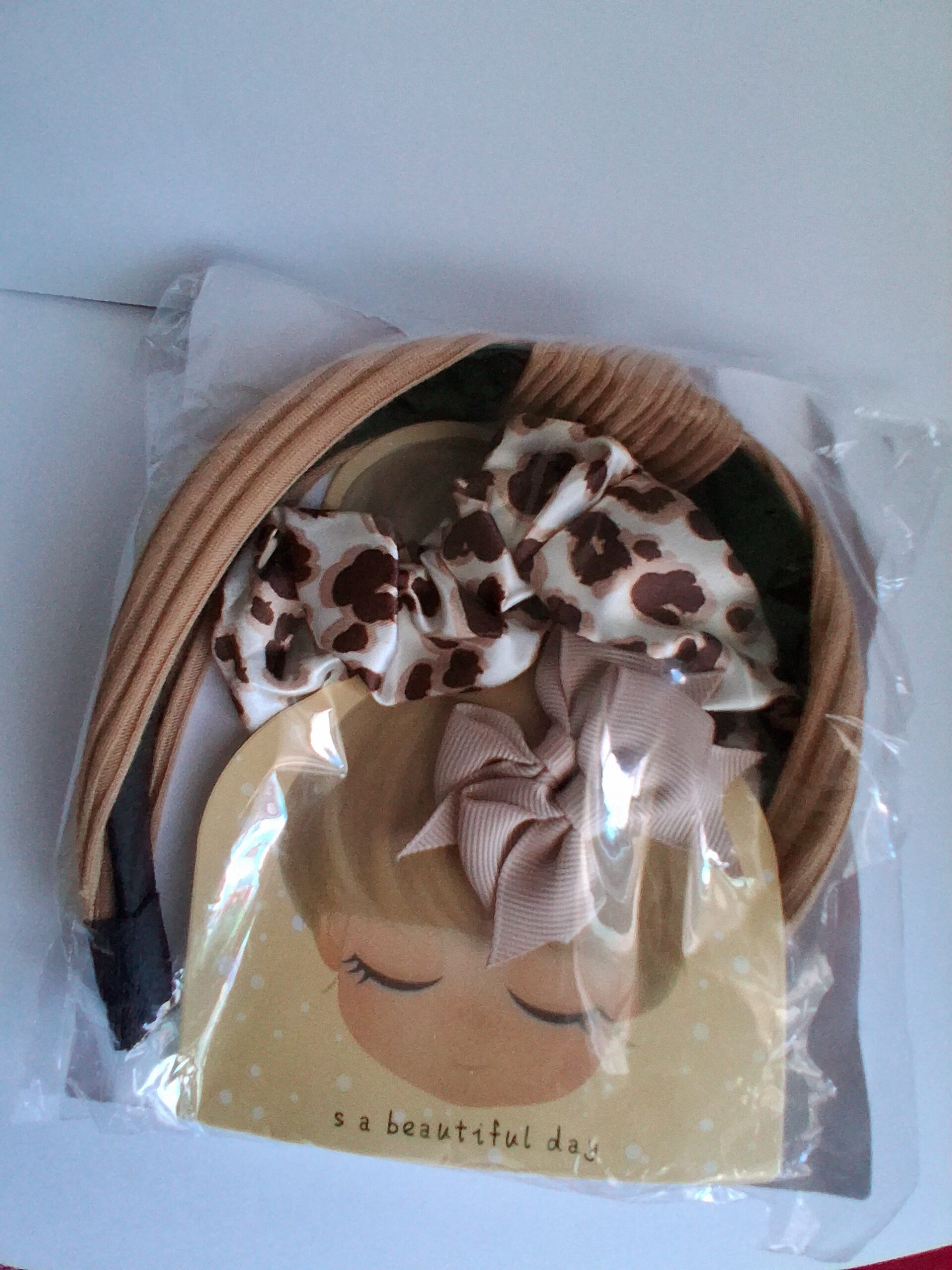 packet of hair accessories - Image 2